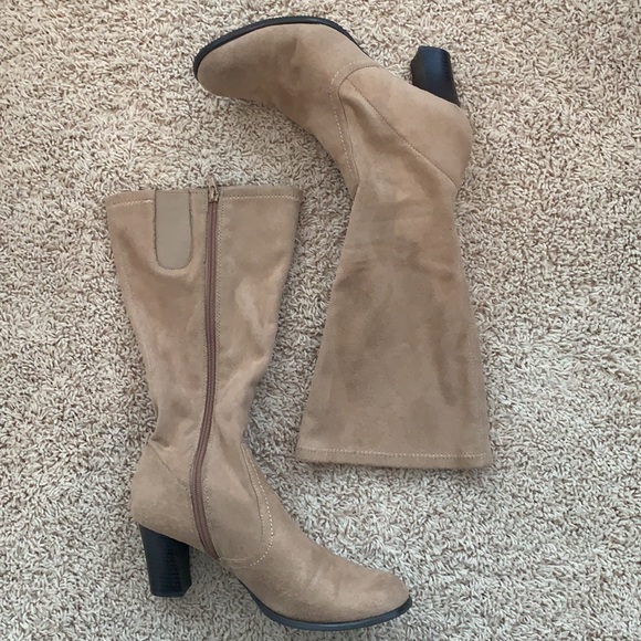 Tan Suede-style Tall Heeled Boots Sz 8 - Picture 2 of 5